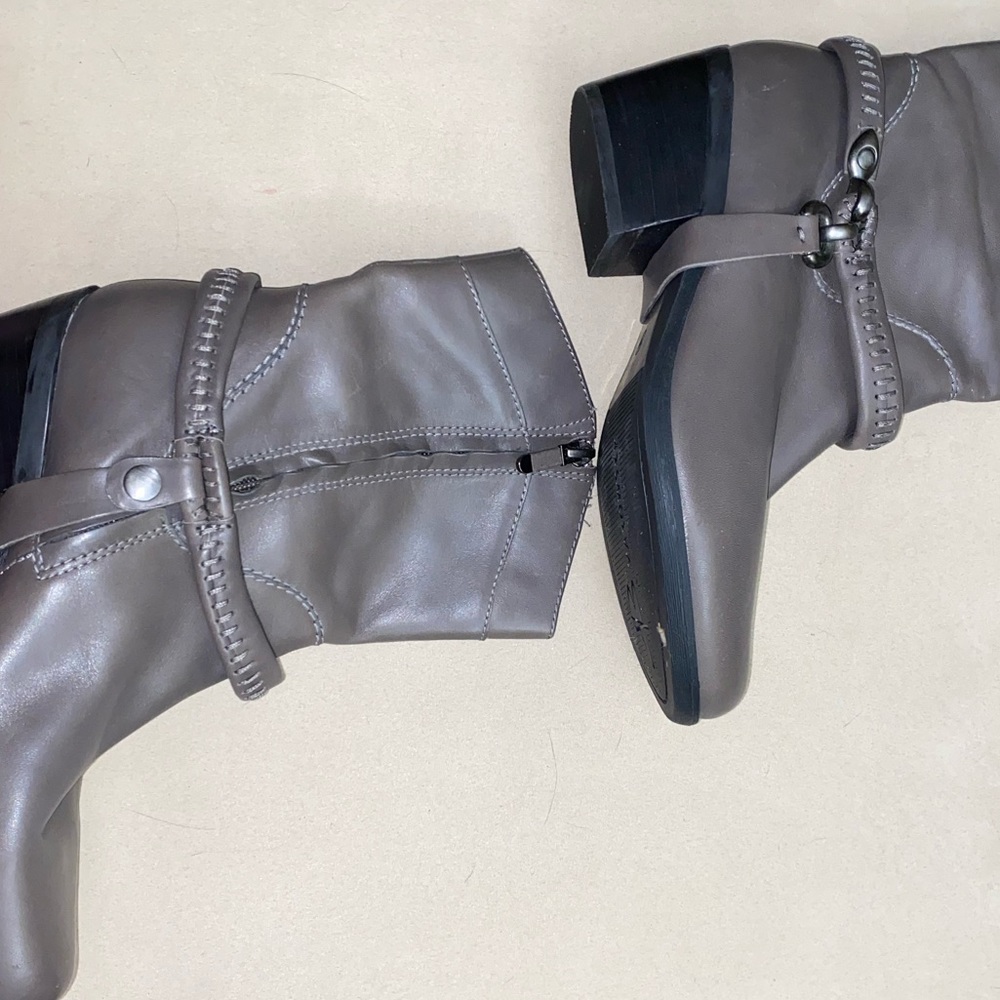 B Makowsky Hudson Gray Leather Removable Harness Boots size 7 Wide